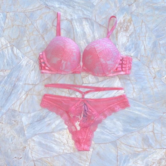 Victoria Secret 2 Pc Set Very Sexy Bra 32C Thong S - Picture 2 of 12